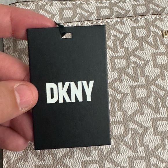 DKNY Crossbody NWT - Picture 8 of 9
